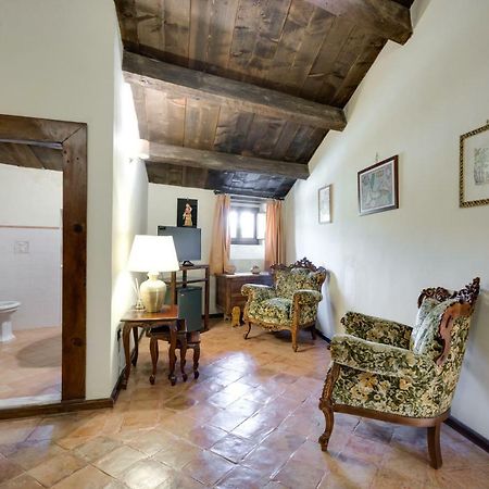 Castello Di Caccuri Suites Exterior photo