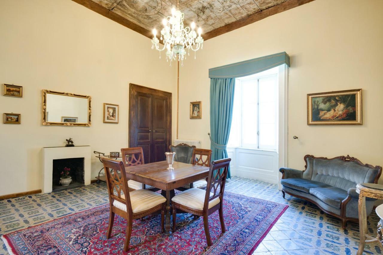 Castello Di Caccuri Suites Exterior photo
